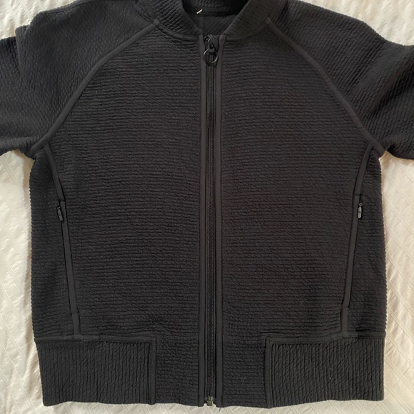 !SOLD! LULULEMON ON REPEAT JACKET - Picture 6 of 10